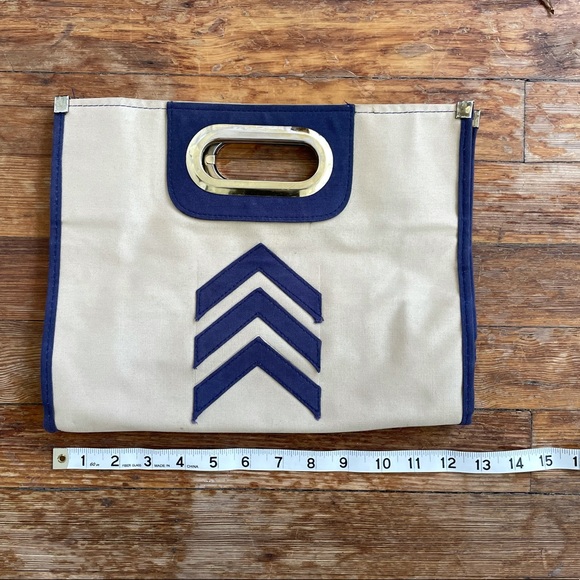 Vintage Handbags - Vintage mod clutch with cut-out handle